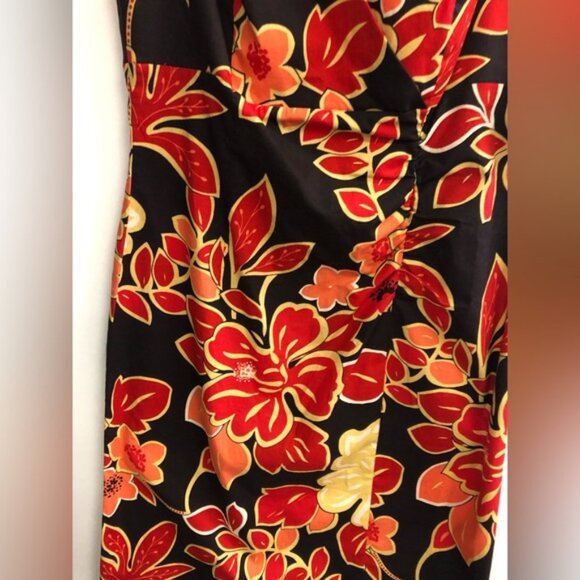 NWT MADISON LEIGH RED AND BLACK COTTON FLORAL SLEEVELESS V CROSS NECK SIZE 10 - Picture 6 of 7